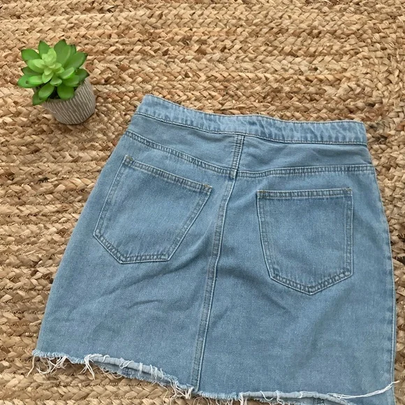 BUTTON DOWN DENIM MINI SKIRT - Picture 3 of 6